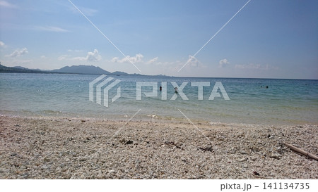 石垣島の透明な海と美しい海岸風景 石垣島の透明な海と美しい海岸風景 141134735