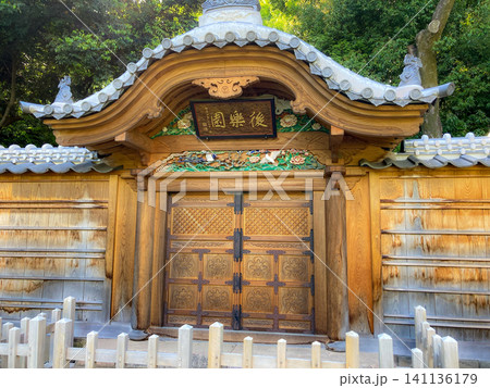 東京・小石川後楽園 彫刻が美しい唐門 東京・小石川後楽園 彫刻が美しい唐門 141136179