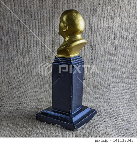 Profile View of a Vintage Vladimir Lenin Sculpture Profile View of a Vintage Vladimir Lenin Sculpture 141138343
