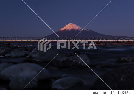 夕闇迫る冨士川橋梁 夕闇迫る冨士川橋梁 141138423