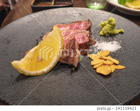 溢れる肉汁、極上のミディアムレア 溢れる肉汁、極上のミディアムレア 141139421