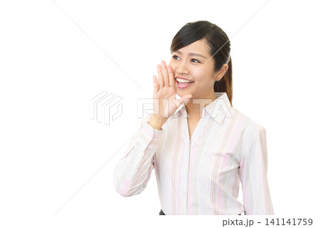 応援する女性 応援する女性 141141759