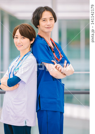 病院で働く医療スタッフ 病院で働く医療スタッフ 141142179