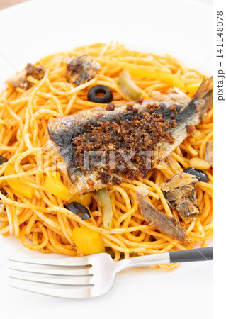 美味しいイワシ香草焼きパスタ 美味しいイワシ香草焼きパスタ 141148078