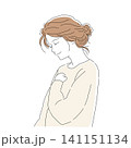 慈しみの笑顔の女性　幸せを心から願う女性　ウェルビーイングイラスト 141151134