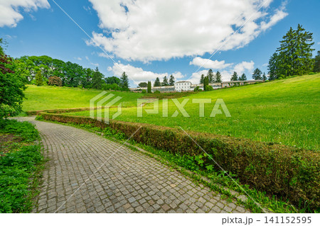 Spring landscape in Sofiyevsky Park 141152595