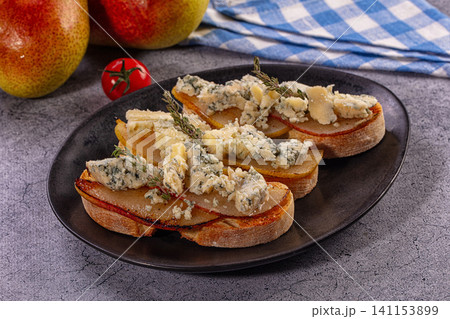 Pear and blue cheese bruschetta on toasted bread with thyme Pear and blue cheese bruschetta on toasted bread with thyme 141153899