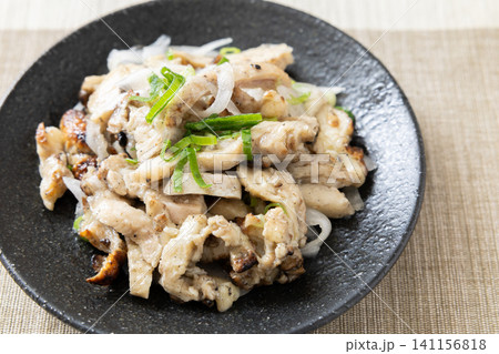 美味しいおつまみの炭火焼き鶏皮ポン酢 美味しいおつまみの炭火焼き鶏皮ポン酢 141156818