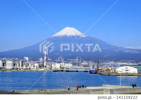 富士市、田子の浦港から眺める富士山 富士市、田子の浦港から眺める富士山 141159222