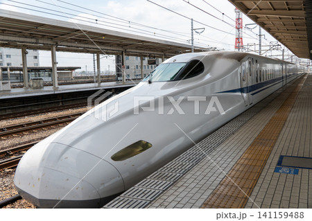 岐阜羽島駅に停車する東海道新幹線こだま 141159488