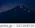 (2026-07-11)富士山登山道光跡夜景 141164516