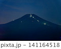 (2026-07-11)富士山登山道光跡夜景 141164518