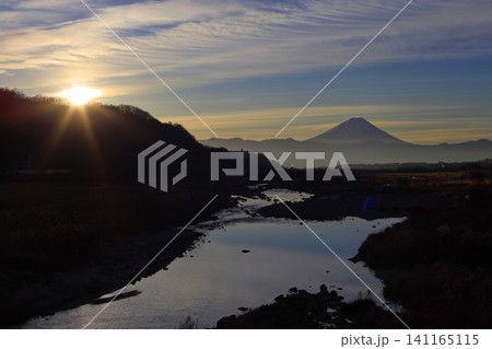 輝く富士川と富士山 輝く富士川と富士山 141165115