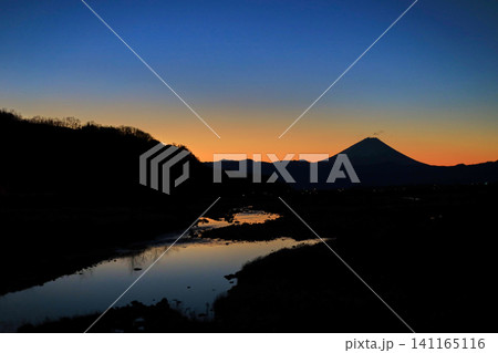 入戸の橋から見る夜明けの富士山 入戸の橋から見る夜明けの富士山 141165116