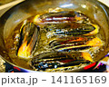 茄子の焼き浸しを調理する風景 141165169
