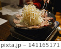 特製鍋で焼くジンギスカン（成吉思汗） 141165171
