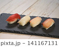 日本の美味しいお寿司4貫 141167131