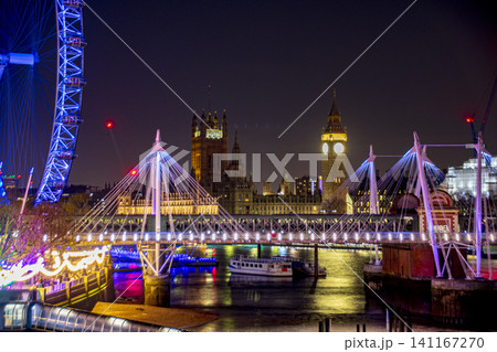 ロンドンのビックベン近くの風景 141167270
