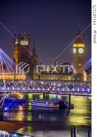 ロンドンのビックベン近くの風景 141167275