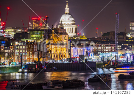 ロンドンのビックベン近くの風景 ロンドンのビックベン近くの風景 141167283