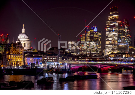 ロンドンのビックベン近くの風景 ロンドンのビックベン近くの風景 141167286