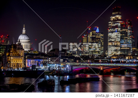 ロンドンのビックベン近くの風景 ロンドンのビックベン近くの風景 141167287