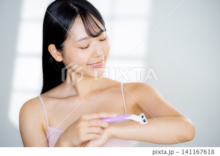 若い女性の脱毛イメージ 若い女性の脱毛イメージ 141167618