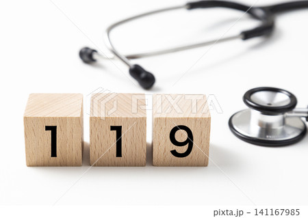 「119」と書かれたブロックと聴診器 「119」と書かれたブロックと聴診器 141167985