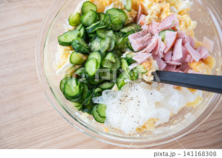 混ぜる前のポテトサラダ 混ぜる前のポテトサラダ 141168308