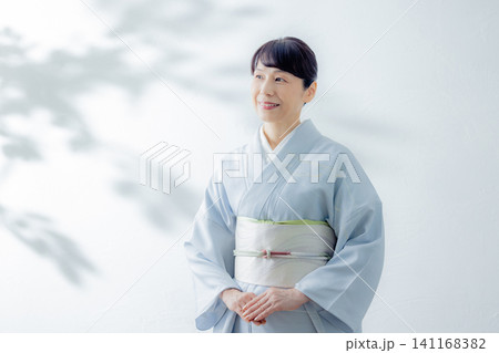 着物の女性、着物、和服、美しい、笑顔 着物の女性、着物、和服、美しい、笑顔 141168382