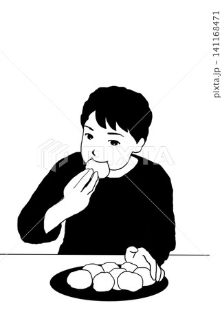 おやつを食べる子ども おやつを食べる子ども 141168471
