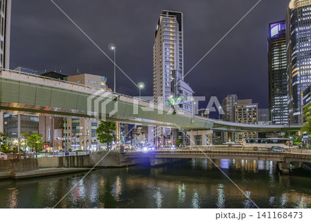 大阪夜景 中之島 肥後橋と土佐堀川 大阪府大阪市 大阪夜景 中之島 肥後橋と土佐堀川 大阪府大阪市 141168473