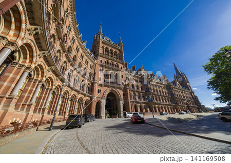 ロンドン・セントパンクラス駅の歴史的駅舎とヴィクトリア建築 ロンドン・セントパンクラス駅の歴史的駅舎とヴィクトリア建築 141169508