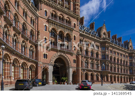 ロンドン・セントパンクラス駅の歴史的駅舎とヴィクトリア建築 ロンドン・セントパンクラス駅の歴史的駅舎とヴィクトリア建築 141169545