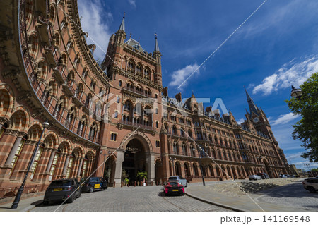 ロンドン・セントパンクラス駅の歴史的駅舎とヴィクトリア建築 ロンドン・セントパンクラス駅の歴史的駅舎とヴィクトリア建築 141169548