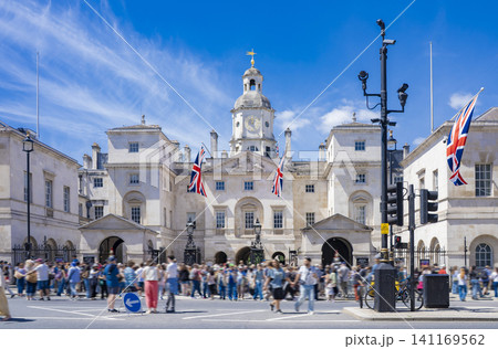 ロンドン・ホースガーズ(Horse Guards)の歴史的建築と衛兵交代で有名な近衛騎兵本部 ロンドン・ホースガーズ(Horse Guards)の歴史的建築と衛兵交代で有名な近衛騎兵本部 141169562