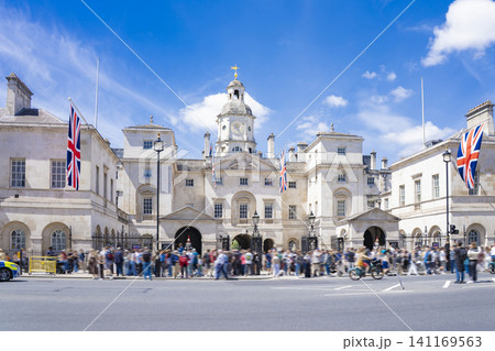 ロンドン・ホースガーズ(Horse Guards)の歴史的建築と衛兵交代で有名な近衛騎兵本部 ロンドン・ホースガーズ(Horse Guards)の歴史的建築と衛兵交代で有名な近衛騎兵本部 141169563
