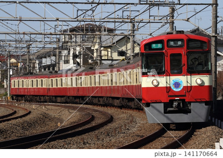 所沢～秋津を走行する 西武9000系 9103F『RED LUCKY TRAIN』 141170664
