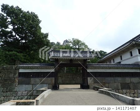 香川県丸亀市にある現存12天守の1つで渦郭式の平山城、別名亀山城で、石垣の名城として有名な丸亀城 香川県丸亀市にある現存12天守の1つで渦郭式の平山城、別名亀山城で、石垣の名城として有名な丸亀城 141171407