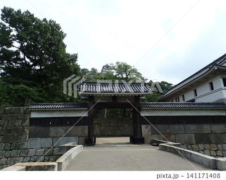 香川県丸亀市にある現存12天守の1つで渦郭式の平山城、別名亀山城で、石垣の名城として有名な丸亀城 香川県丸亀市にある現存12天守の1つで渦郭式の平山城、別名亀山城で、石垣の名城として有名な丸亀城 141171408