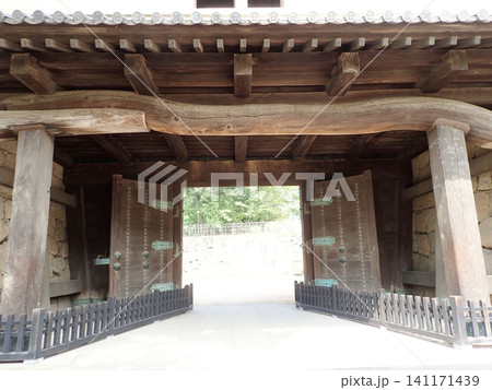 香川県丸亀市にある現存12天守の1つで渦郭式の平山城、別名亀山城で、石垣の名城として有名な丸亀城 香川県丸亀市にある現存12天守の1つで渦郭式の平山城、別名亀山城で、石垣の名城として有名な丸亀城 141171439
