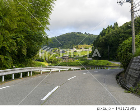 山間部を通る兵庫県道507号島川原線 141172905