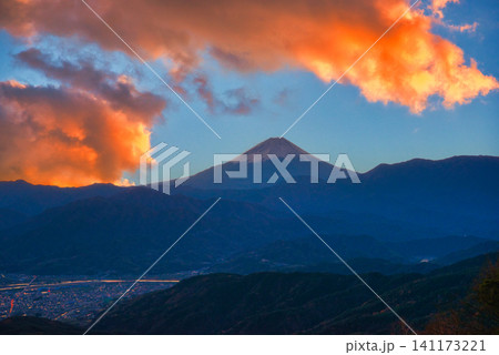 櫛形山より富士山の日の出風景 櫛形山より富士山の日の出風景 141173221
