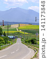 北海道上富良野町、道道留辺蘂上富良野線から眺めた富良野岳【7月】 141173848