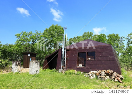 北海道の山 佐幌岳山頂付近 避難小屋 佐幌岳山小屋 北海道の山 佐幌岳山頂付近 避難小屋 佐幌岳山小屋 141174907