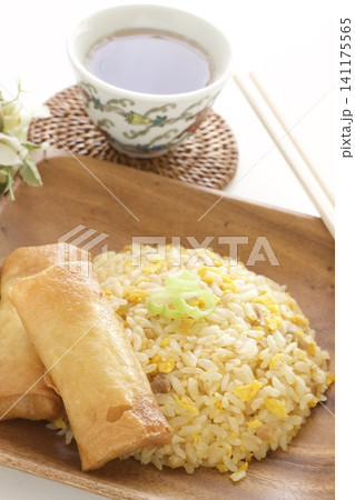 チャーハンと春巻セット チャーハンと春巻セット 141175565