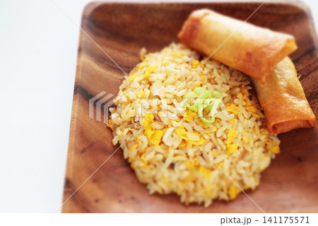 チャーハンと春巻セット チャーハンと春巻セット 141175571