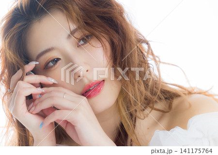 カラコンをした女性 カラコンをした女性 141175764