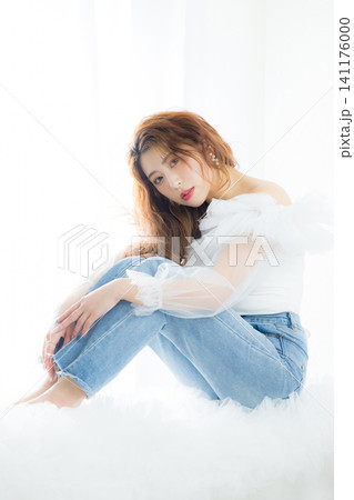 若い女性のポートレート 141176000