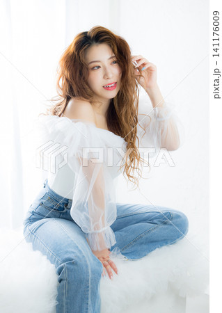若い女性のポートレート 若い女性のポートレート 141176009